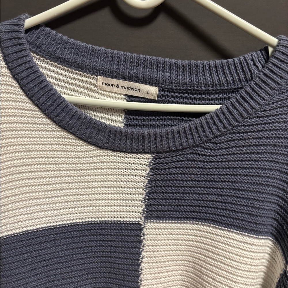 Moon & Madison Navy and Cream Knit Top